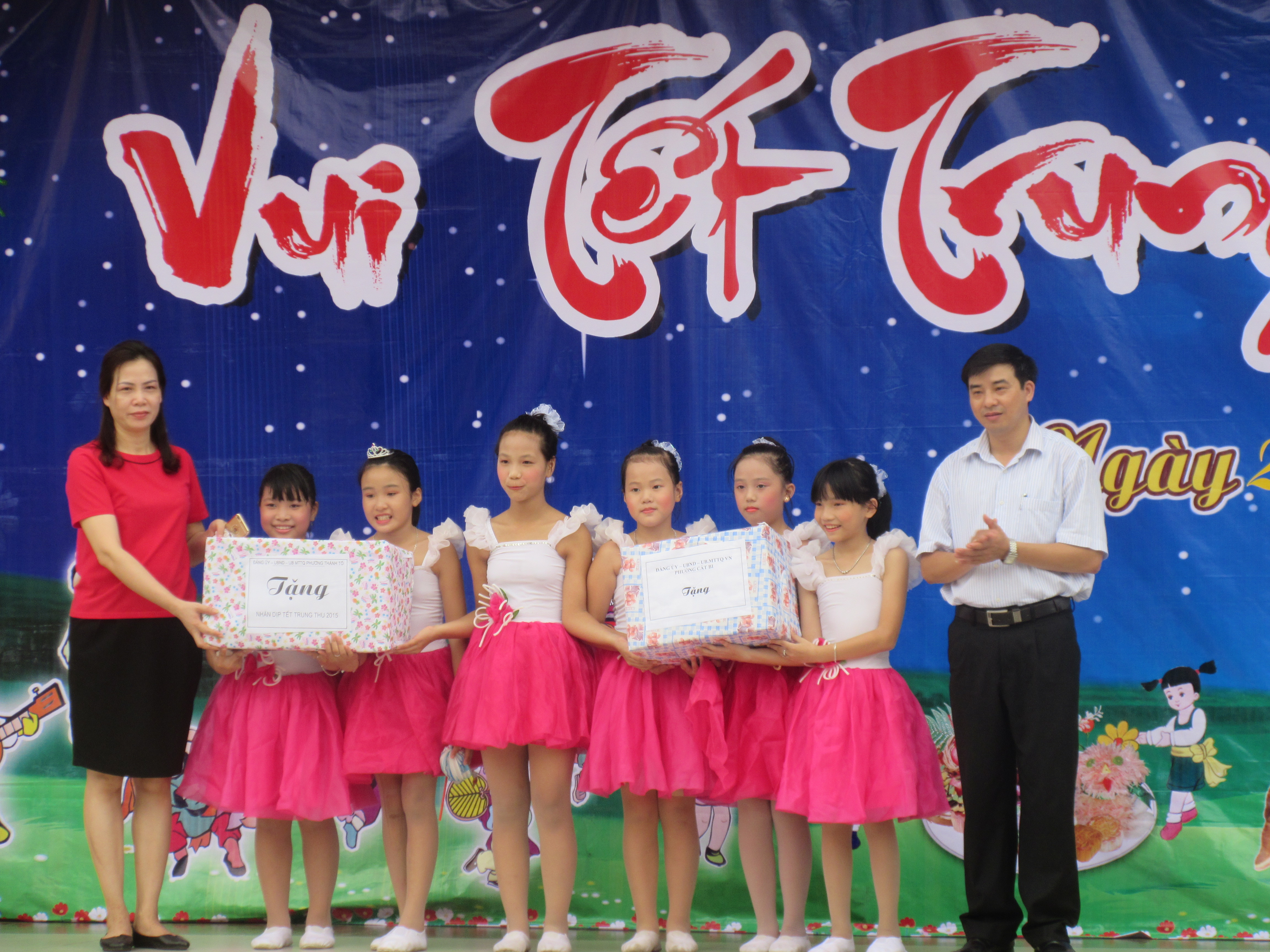 Trường Tiểu học Cát Bi tổ chức vui tết Trung thu năm học 2015 - 2016